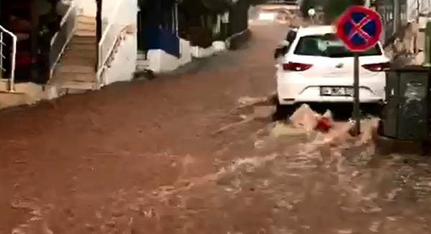 Antalya’da sağanak etkili oldu