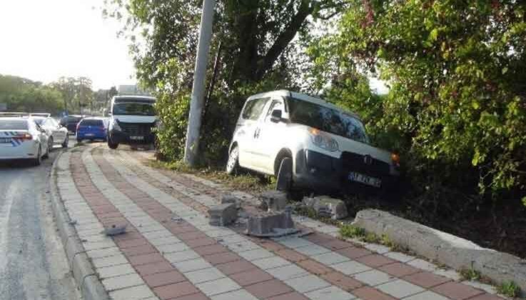 Kaza yapan sürücü aracı bırakıp kaçtı