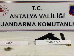 Jandarma tehdit olayı için gittiği evde uyuşturucu ve silah buldu