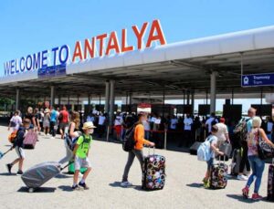 Antalya’ya gelen turist sayısında rekor artış