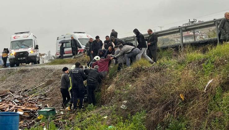 Yağış nedeniyle kayganlaşan yol kazaya neden oldu: 1’i ağır 5 kişi yaralı