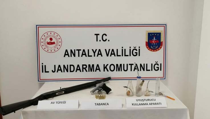 Manavgat’ta uyuşturucu ve ruhsatsız silah ele geçildi