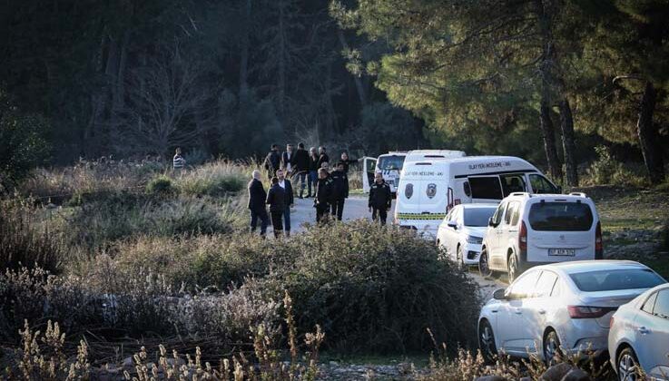 Ormanlık alanda bulunan cesedin kafası ve kolları ‘hassas burunla’ aranıyor