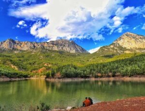 Antalya’da zirvede kar, aşağıda bahar