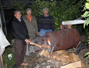 Türkiye ‘buz’ kesti, Antalyalı çiftçi don nöbetine başladı