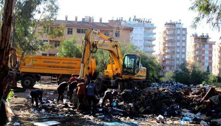 Hurdacıların çöp dağlarına belediye operasyonu