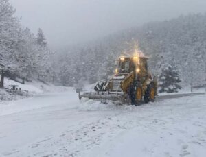 Antalya’nın Akseki ilçesinde 25 mahalle yolu kar sebebiyle kapalı