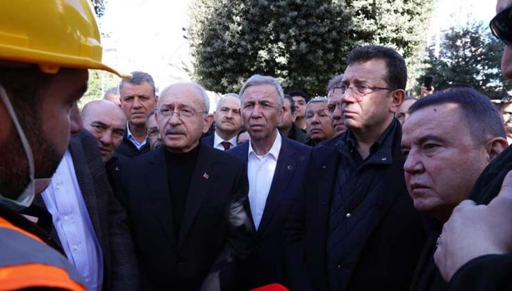 Başkan Muhittin Böcek, CHP Genel Başkanı Kılıçdaroğlu ile deprem bölgesinde