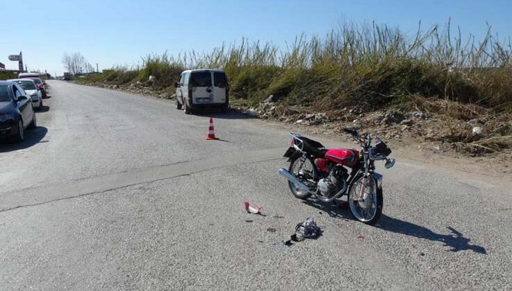 Manavgat’ta hafif ticari araçla motosiklet çarpıştı: 1 yaralı