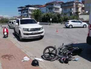 Manavgat’ta kamyonet ile otomobil çarpıştı: 2 yaralı