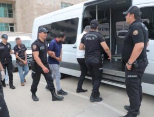 Antalya’da polis tarafından aranan 60 firari yakalandı