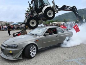 “Kemer Otomobil Festivali” renkli görüntülere sahne oldu