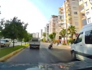 Motosikletlinin, yola dökülen yağdan kayıp düştüğü anlar kamerada