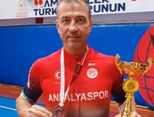 Antalyaspor’un tecrübeli pedalı Bolu’da Türkiye Şampiyonu oldu