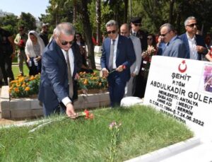 15 Temmuz’un 7. yıl dönümünde şehitler Antalya’da da mezarı başında anıldı