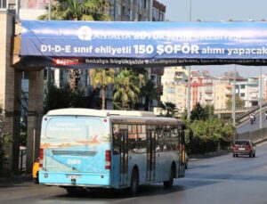 Antalya’da şoförsüz kalan toplu taşıma araçlarına dev afişler de çözüm olmadı