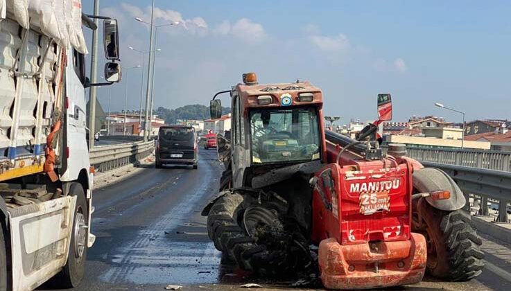 Antalya’da köprülü kavşakta zincirleme kaza: 2 turist yaralandı