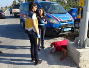 Kaza yapan alkollü sürücü jandarma ve sağlıkçıları canından bezdirdi