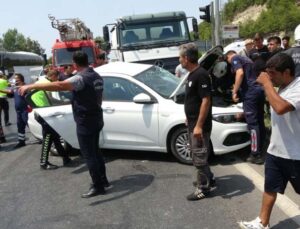 Beton mikseri ile otomobil çarpıştı: 1’i ağır 4 yaralı