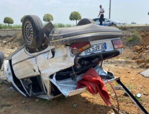 Antalya’da yoldan çıkan otomobil takla attı: 2 yaralı