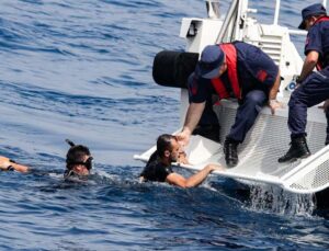 Antalya’da Sahil Güvenlik Komutanlığı ekiplerinden nefes kesen kurtarma tatbikatı