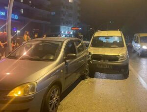 Park halindeki otomobile çarpan alkollü sürücü yaralandı