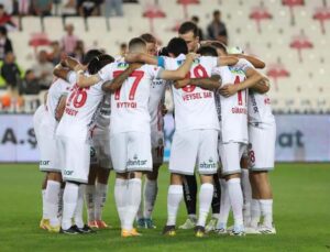 Antalyaspor attığı 2 golle, 2 puan aldı