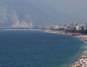 Antalya nem bulutları altında