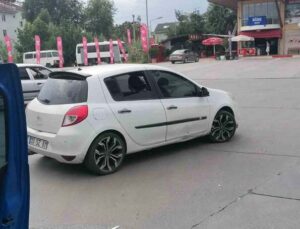 Antalya’da otomobil motosikletle çarpıştı: 2 yaralı