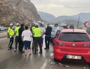 Antalya’da 5 araçlı zincirleme kaza: Karayolunda uzun araç kuyruğu oluştu