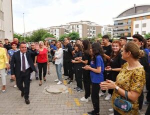 Başkan Böcek yeni eğitim öğretim yılını öğrencilerle karşıladı