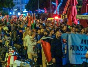 İsrail’in Gazze’deki hastane saldırısı Antalya’da protesto edildi