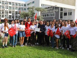 Başkan Böcek gençlerle barış için zeytin ağacı dikti