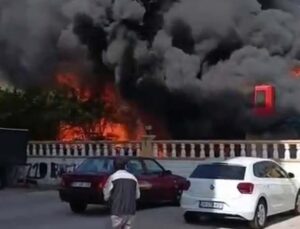 Tekstil atölyesi alev topuna döndü, yangının evlere sıçramaması için itfaiye alarma geçti