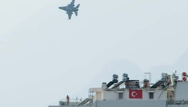 Antalya’da “Türk Yıldızları” yerine semalarda olacak F-16’lar prova uçuşu gerçekleştirdi