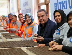 Başkan Böcek’ten personeline 100. Yıl ikramiyesi