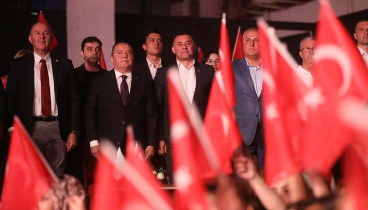 Alanya Cumhuriyetin 100. Yılını Büyükşehir’in Sefo konseri ve 500 dron gösterisi ile ile kutladı