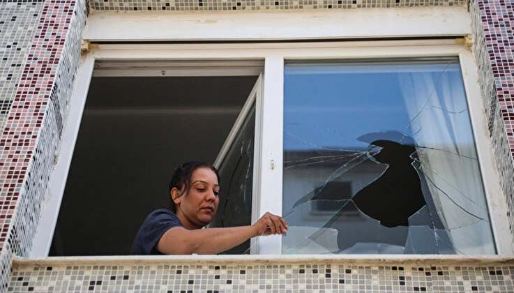 Evden çıkarmak istediği kiracısının camlarını kırdı