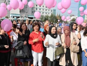 Kepez’de kanser farkındalığı için gökyüzüne pembe balon bırakıldı