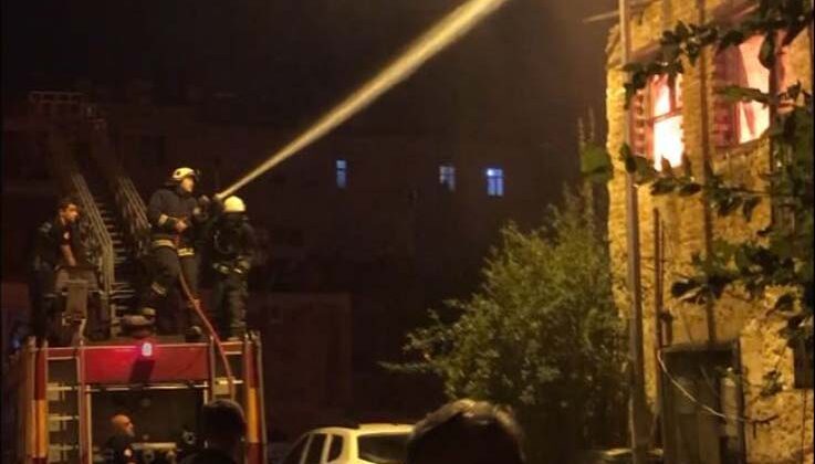 Antalya’da 2 katlı metruk bina yangını korkuttu