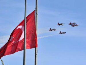 Türk Yıldızları Antalya’da nefes kesti