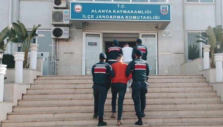 Antalya’da aranması olan 267 firari yakalandı
