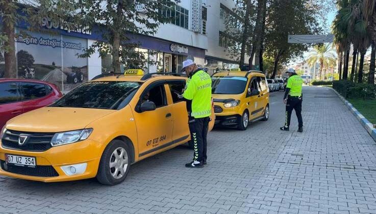 Gazipaşa’da taksiciler denetlendi