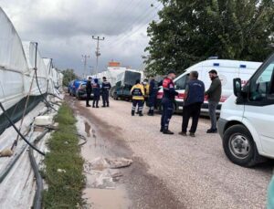 Tüfekle oynayan oğlu tarafından vurularak hayatını kaybetti