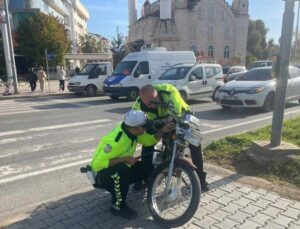 Antalya’da sürücüsünün kaçtığı plakasız motosiklete 7 bin TL ceza