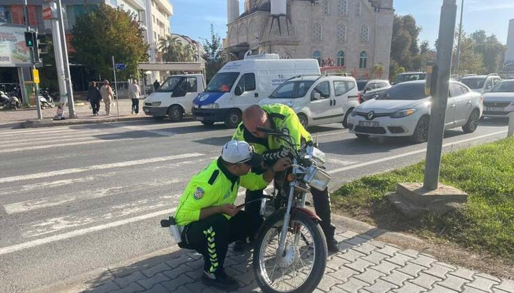 Antalya’da sürücüsünün kaçtığı plakasız motosiklete 7 bin TL ceza