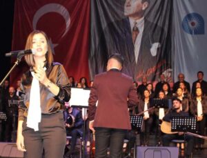 Gazipaşa Kültür Merkezi’nde Türk Halk Müziği Korusu’ndan ilk konser