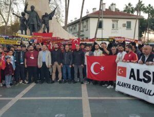 Antalya’da vatandaşlar terörü protesto etti