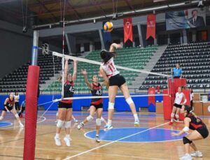 Manavgat Belediyespor Kadın Voleybol Takımı dolu dizgin