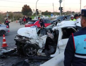 Antalya’da otel servisi ile otomobil çarpıştı: 2 ölü, 14 yaralı